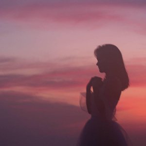 掀开奶罩边躁狠狠躁软女朋友
